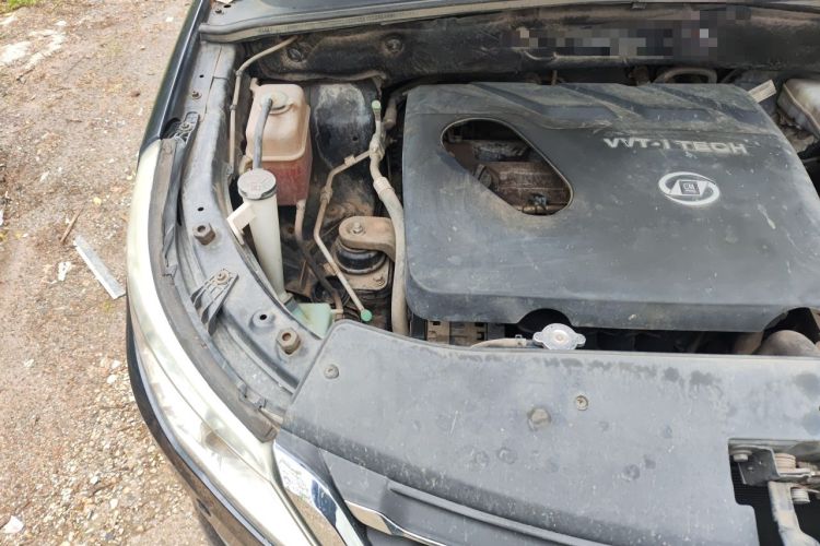 Used Baojun 560 2015 1.8L manual luxury version Engine Bay Right