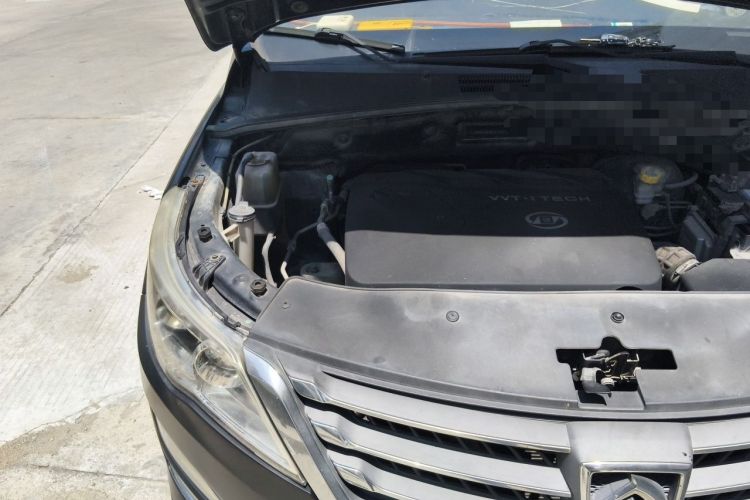 Used Baojun 560 2015 1.8L Manual Elite Edition Engine Bay Right