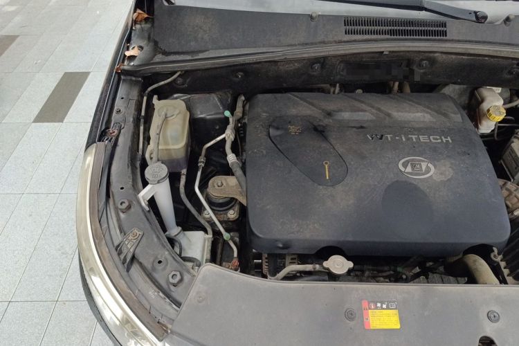 Used Baojun 560 2015 1.8L manual luxury version Engine Bay Right