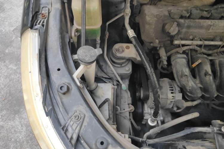 Used Baojun 560 2015 1.8L manual Comfort trim level Engine Bay Right