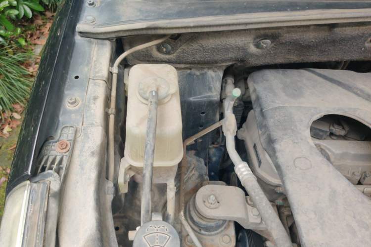Used Baojun 560 2015 1.8L Manual Elite Edition Engine Bay Right