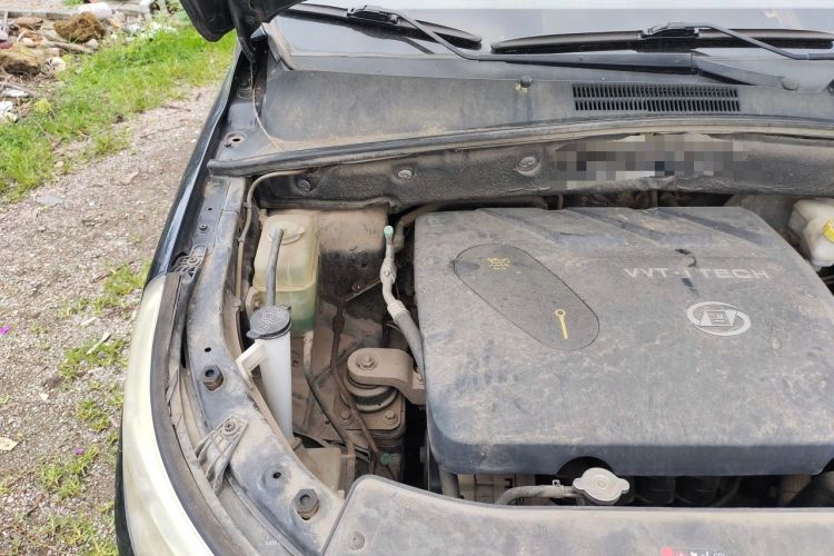 Used Baojun 560 2015 1.8L manual luxury version Engine Bay Right