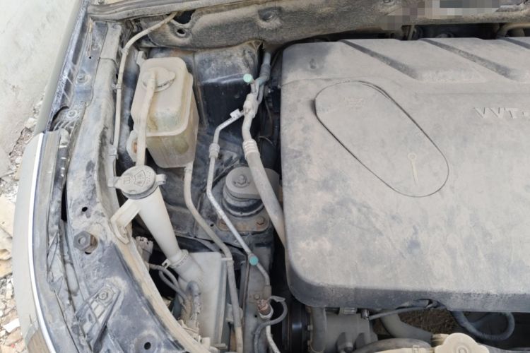 Used Baojun 560 2015 1.8L manual luxury version Engine Bay Right