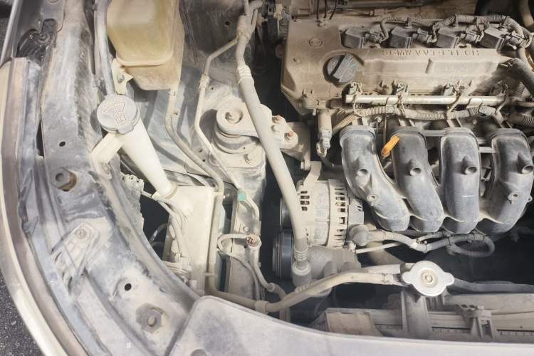Used Baojun 560 2015 1.8L manual Comfort trim level Engine Bay Right