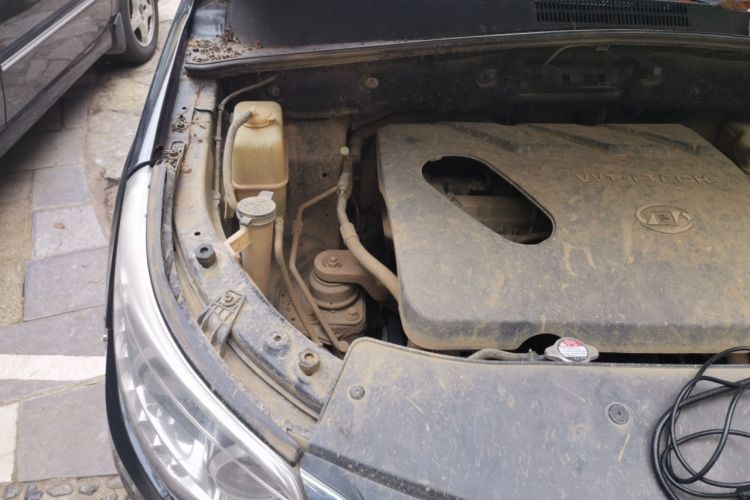 Used Baojun 560 2015 1.8L manual Comfort trim level Engine Bay Right