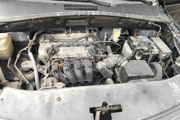 Used Baojun 560 2015 1.8L manual Comfort trim level Engine Bay