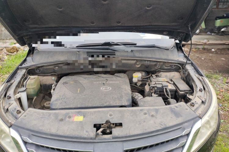 Used Baojun 560 2015 1.8L manual luxury version Engine Bay