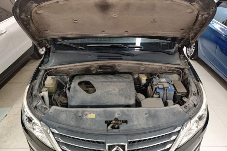 Used Baojun 560 2015 1.8L manual luxury version Engine Bay