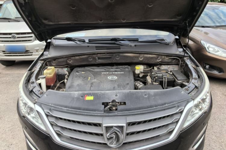 Used Baojun 560 2015 1.8L manual luxury version Engine Bay