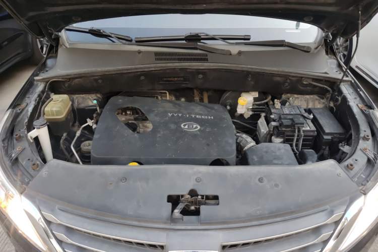Used Baojun 560 2015 1.8L manual luxury version Engine Bay