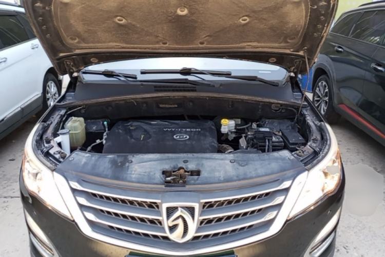 Used Baojun 560 2015 1.8L manual luxury version Engine Bay