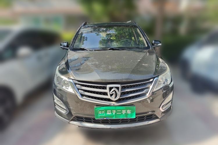 Used Baojun 560 2015 1.8L manual luxury version Front