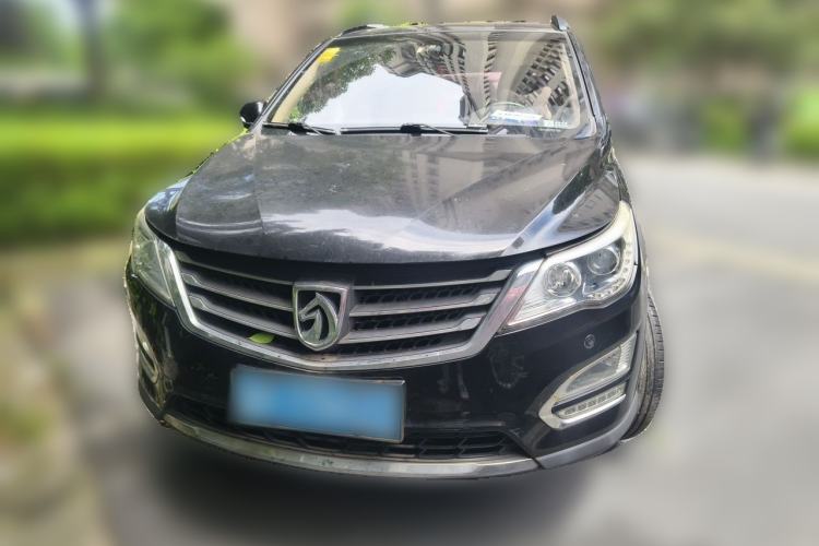 Used Baojun 560 2015 1.8L manual luxury version Front