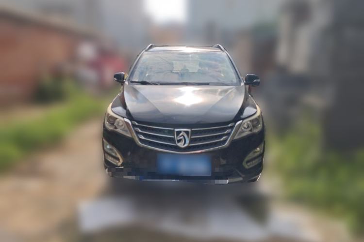 Used Baojun 560 2015 1.8L manual luxury version Front
