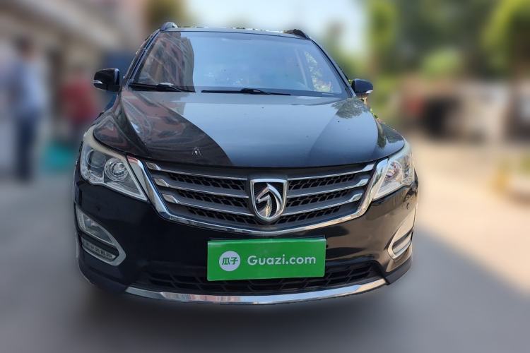 Used Baojun 560 2015 1.8L manual luxury version Front
