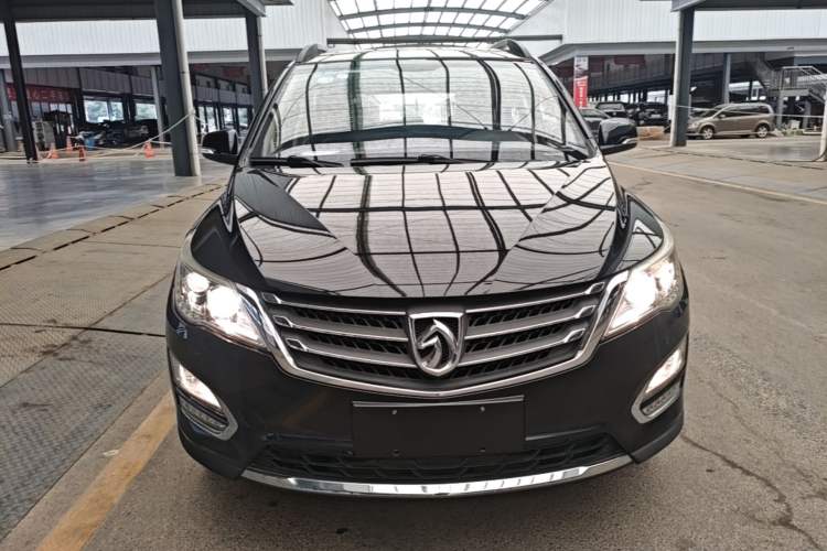 Used Baojun 560 2015 1.8L manual luxury version Front