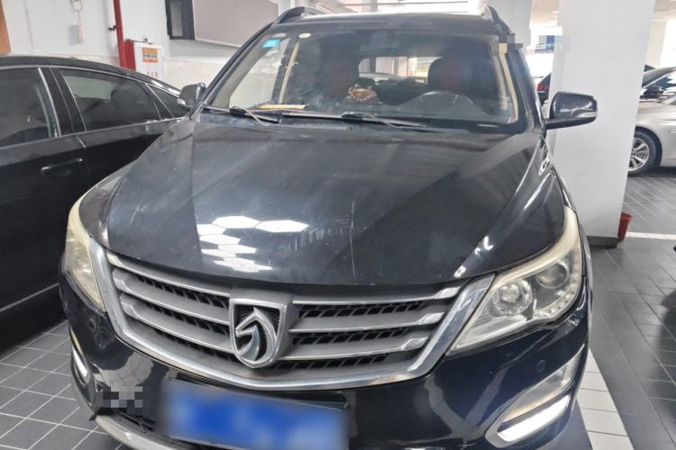 Used Baojun 560 2015 1.8L manual luxury version Front