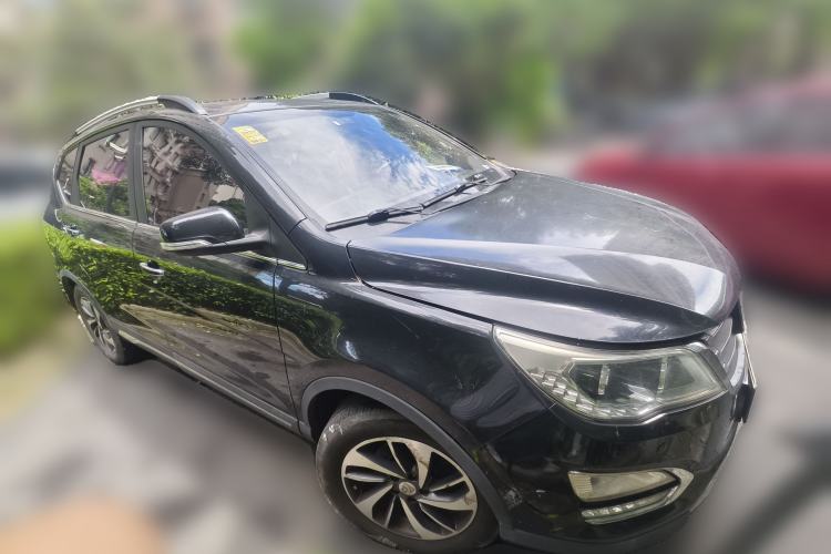 Used Baojun 560 2015 1.8L manual luxury version Front Right 45 Deg
