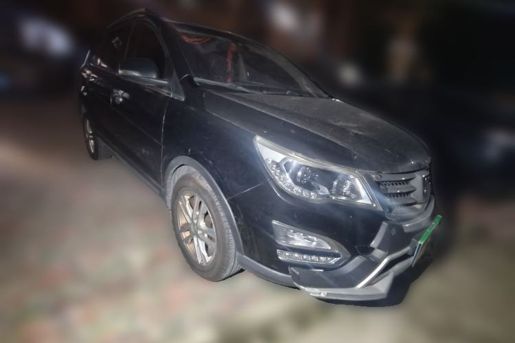 Used Baojun 560 2015 1.8L manual Comfort trim level Front Right 45 Deg
