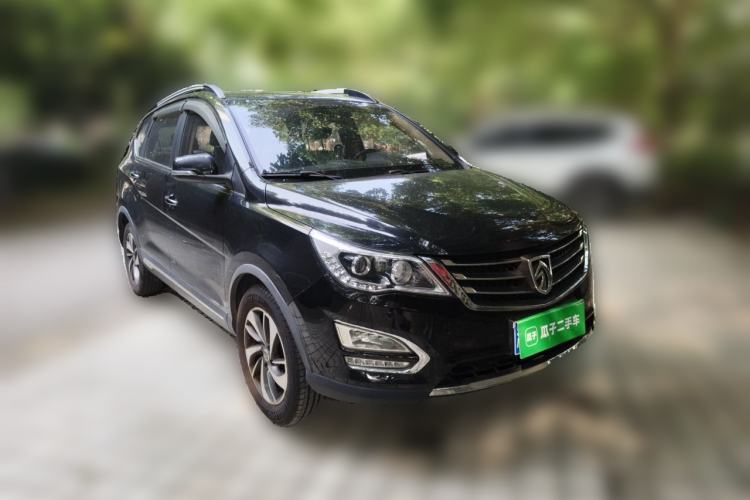 Used Baojun 560 2015 1.8L manual luxury version Front Right 45 Deg
