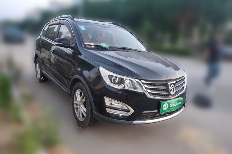 Used Baojun 560 2015 1.8L manual Comfort trim level Front Right 45 Deg