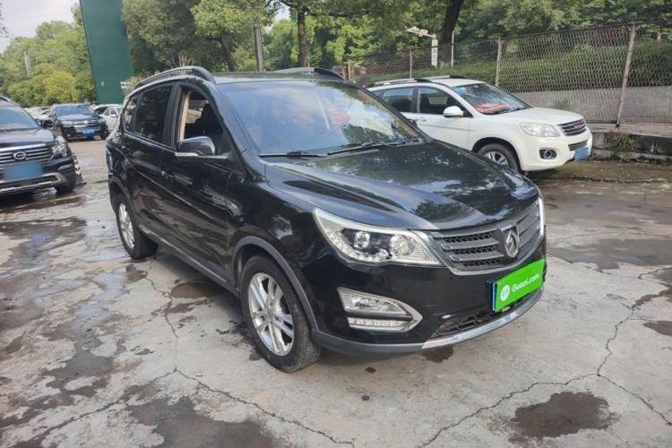 Used Baojun 560 2015 1.8L manual Comfort trim level Front Right 45 Deg