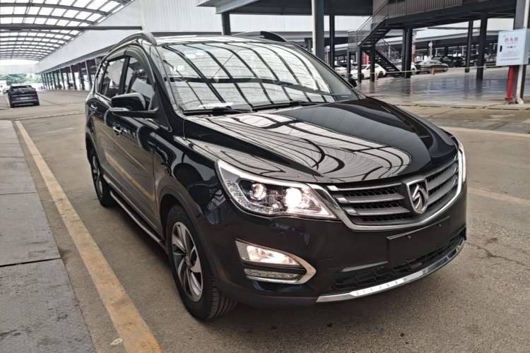 Used Baojun 560 2015 1.8L manual luxury version Front Right 45 Deg