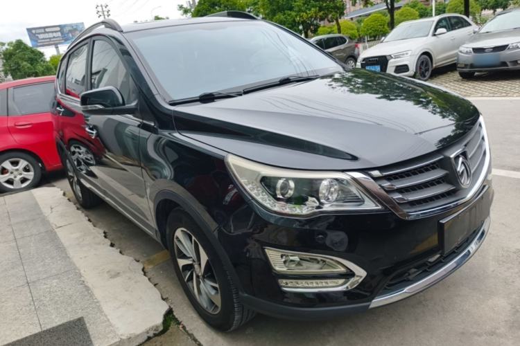 Used Baojun 560 2015 1.8L manual luxury version Front Right 45 Deg