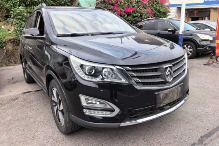 Used Baojun 560 2015 1.8L manual luxury version Front Right 45 Deg
