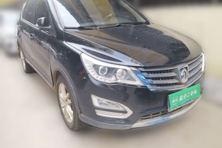 Used Baojun 560 2015 1.8L manual Comfort trim level Front Right 45 Deg