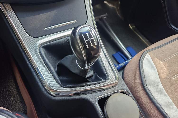 Used Baojun 560 2015 1.8L manual luxury version Gear Lever