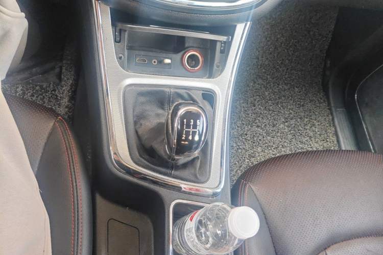 Used Baojun 560 2015 1.8L manual luxury version Gear Lever