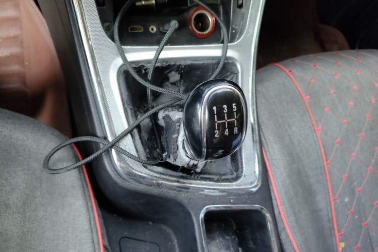 Used Baojun 560 2015 1.8L manual luxury version Gear Lever