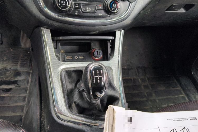 Used Baojun 560 2015 1.8L manual luxury version Gear Lever