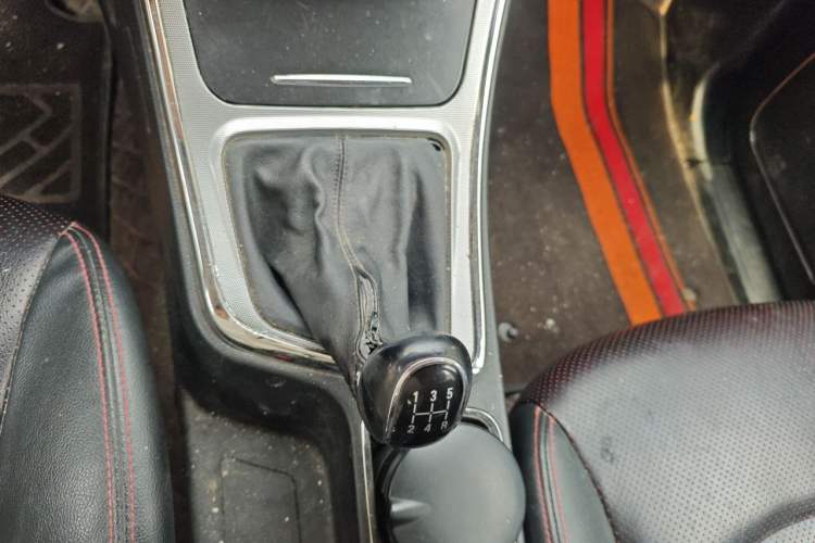 Used Baojun 560 2015 1.8L manual luxury version Gear Lever