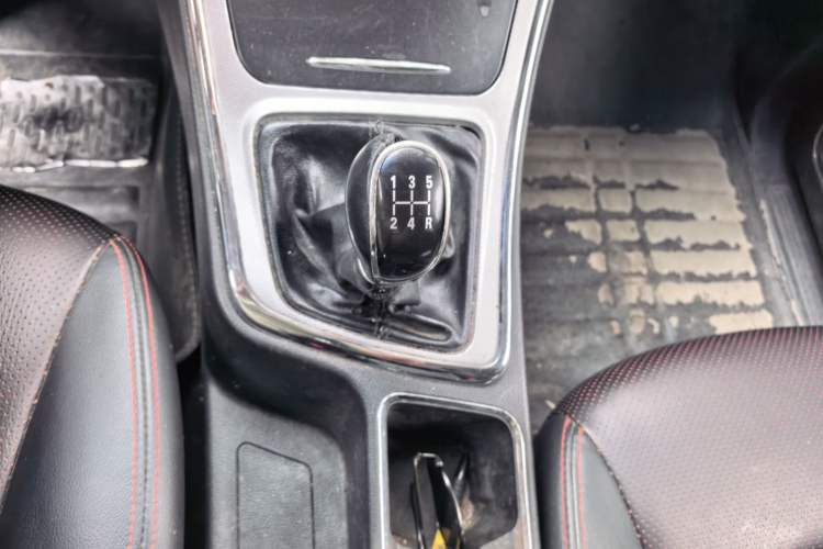 Used Baojun 560 2015 1.8L manual luxury version Gear Lever