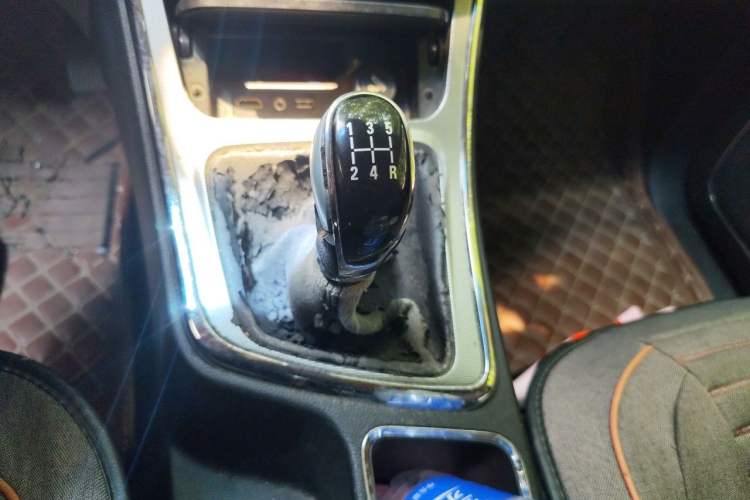 Used Baojun 560 2015 1.8L Manual Elite Edition Gear Lever