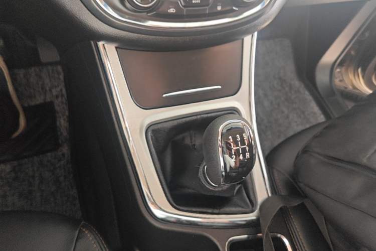 Used Baojun 560 2015 1.8L Manual Elite Edition Gear Lever