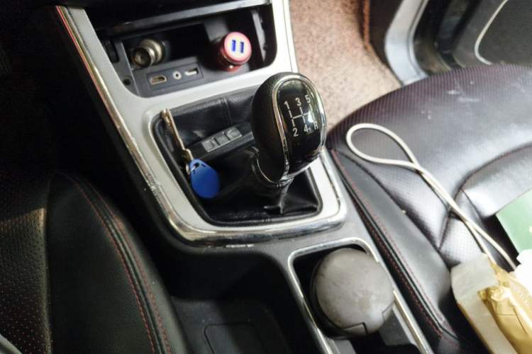 Used Baojun 560 2015 1.8L manual luxury version Gear Lever