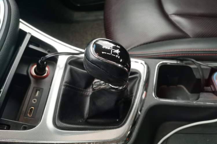 Used Baojun 560 2015 1.8L manual luxury version Gear Lever