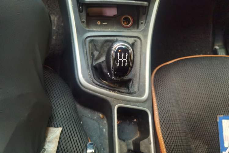 Used Baojun 560 2015 1.8L manual Comfort trim level Gear Lever