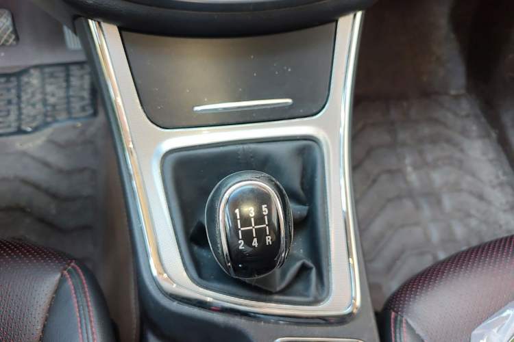 Used Baojun 560 2015 1.8L manual luxury version Gear Lever