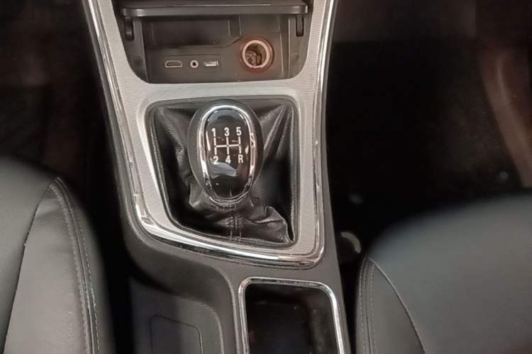 Used Baojun 560 2015 1.8L Manual Elite Edition Gear Lever
