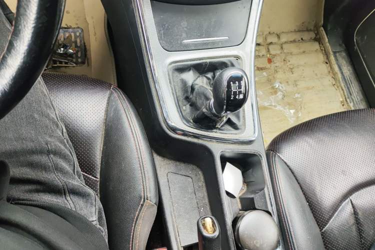 Used Baojun 560 2015 1.8L manual luxury version Gear Lever