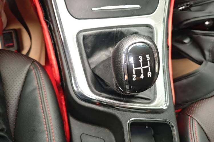 Used Baojun 560 2015 1.8L manual luxury version Gear Lever