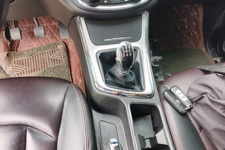 Used Baojun 560 2015 1.8L manual luxury version Gear Lever