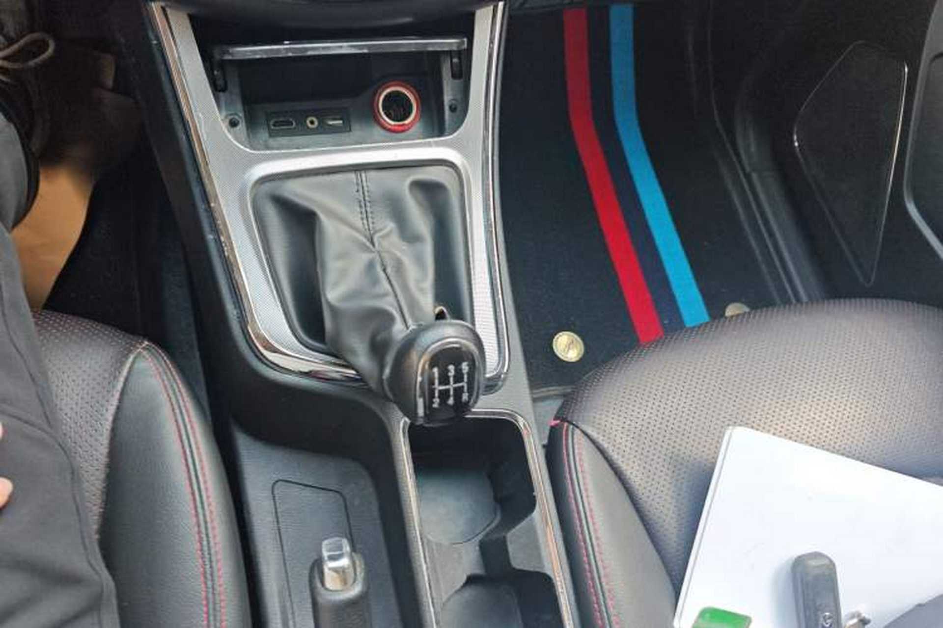 Used Baojun 560 2015 1.8L manual luxury version Gear Lever