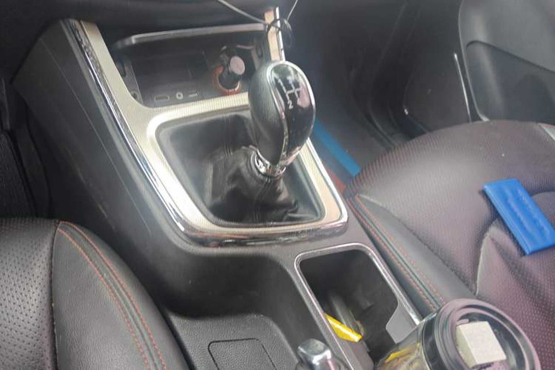 Used Baojun 560 2015 1.8L manual luxury version Gear Lever