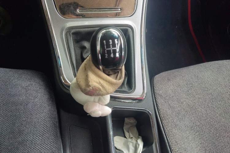 Used Baojun 560 2015 1.8L manual luxury version Gear Lever