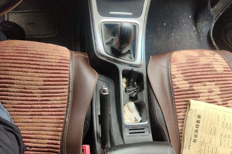 Used Baojun 560 2015 1.8L manual luxury version Gear Lever